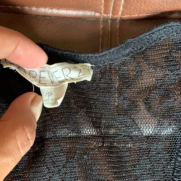 FOREVER 21 black sleeveless tee. Lace detail on the back. Size S. - Picture 4 of 7